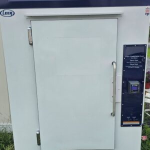 Leer VM-40-R290 47" Solid Door Ice Vendor